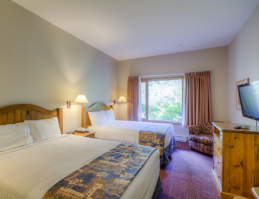 Nancy Greene's Cahilty Lodge - Hotel Room - Sun Peaks