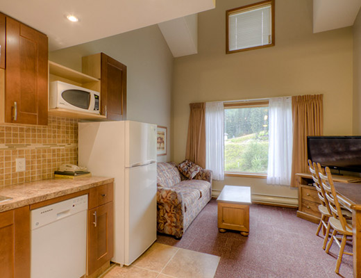 Nancy Greene's Cahilty Lodge - Lofted Studio Full Kitchen - Sun Peaks