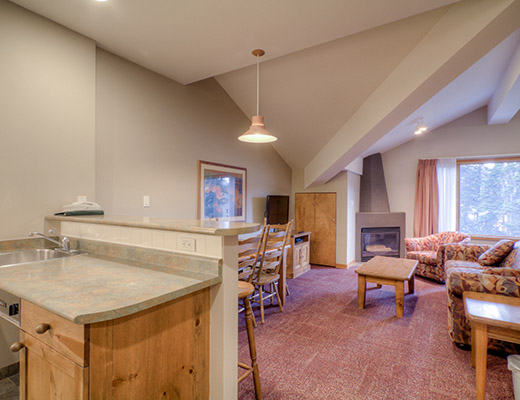 Nancy Greene's Cahilty Hotel & Suites - Grand Studio - Sun Peaks