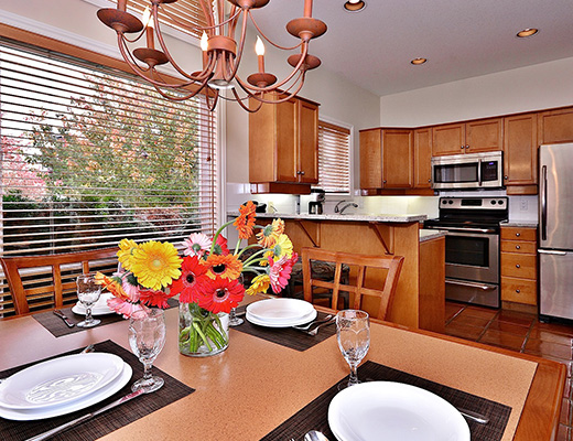 Manteo Resort - 2 Bdrm Villa - Beachfront - Kelowna