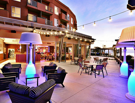 Manteo Resort - 2 Bdrm Villa - Beachfront - Kelowna