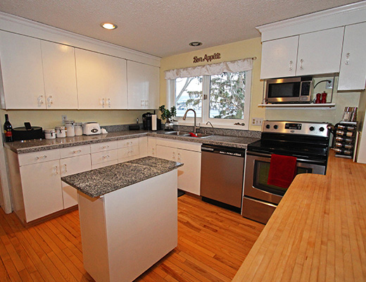 Dockside Beachhouse - 3 + 1 Bdrm HT - Vernon