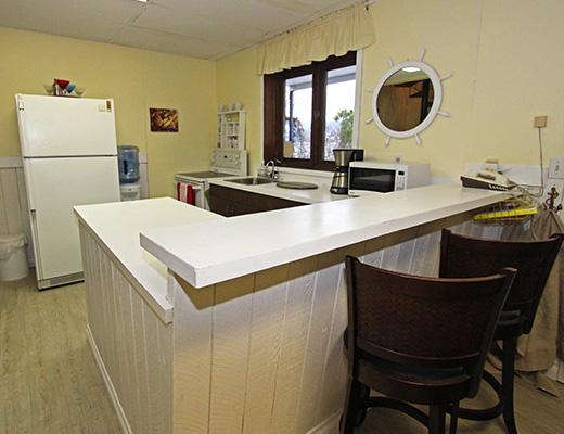 Dockside Beachhouse - 3 + 1 Bdrm HT - Vernon