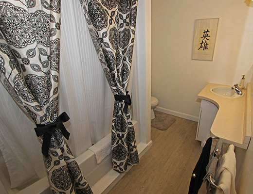 Dockside Beachhouse - 3 + 1 Bdrm HT - Vernon