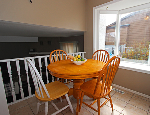 Lakeview Pool Home - 4 Bdrm w/ Pool - Penticton