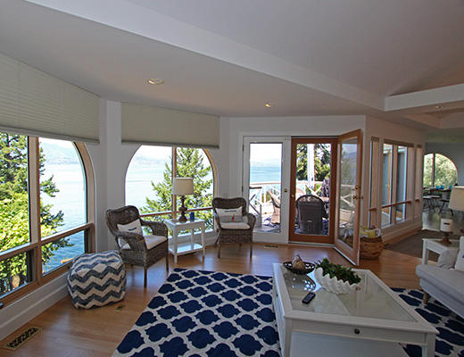 Luxury Beach House - 3 Bdrm + Den - Kelowna