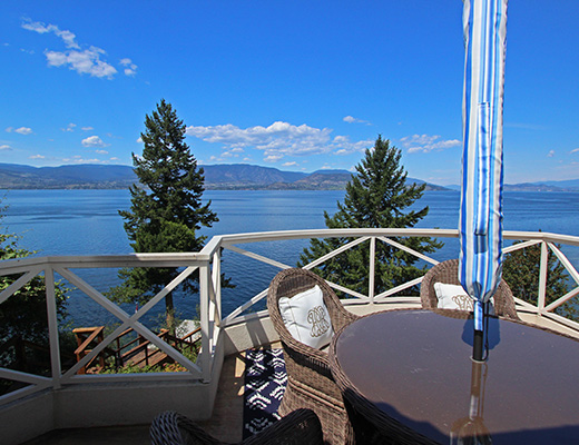 Luxury Beach House - 3 Bdrm + Den - Kelowna