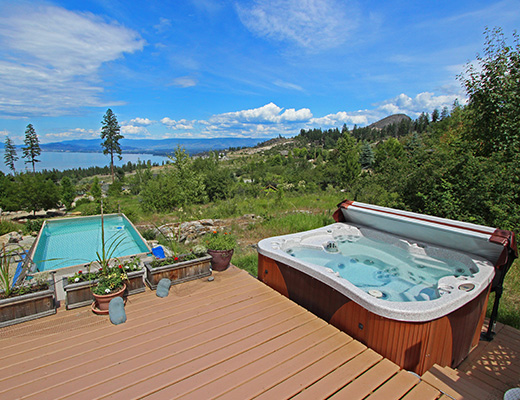 Country Guest House - 2 + 1 Bdrm HT w/ Pool - Kelowna