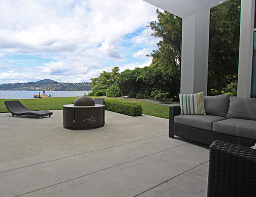 Lakefront Retreat - 4 Bdrm - Kelowna