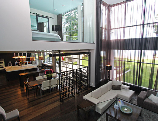 Lakefront Retreat - 4 Bdrm - Kelowna