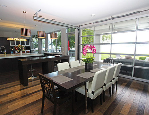 Lakefront Retreat - 4 Bdrm - Kelowna