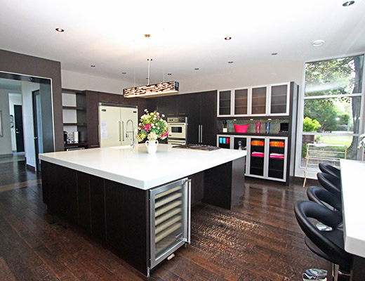Lakefront Retreat - 4 Bdrm - Kelowna