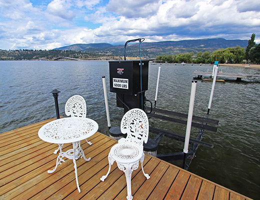 Lakefront Retreat - 4 Bdrm - Kelowna