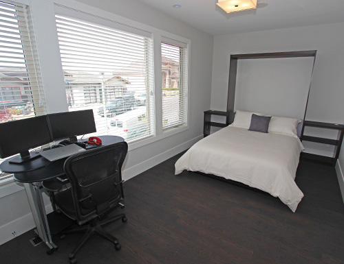 Modern Escape - 5 Bdrm w/ Pool - Kelowna