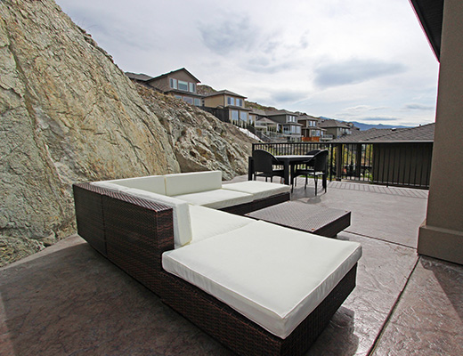 Modern Escape - 5 Bdrm w/ Pool - Kelowna