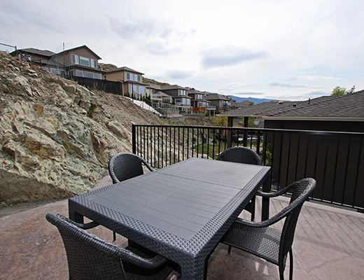 Modern Escape - 5 Bdrm w/ Pool - Kelowna