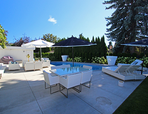 Private Poolside Estate - 4 Bdrm w/ Pool - Kelowna