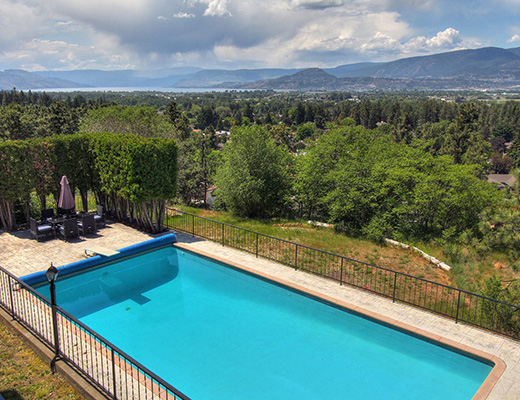 Okanagan Estate House - 5 Bdrm  w/Pool - Kelowna