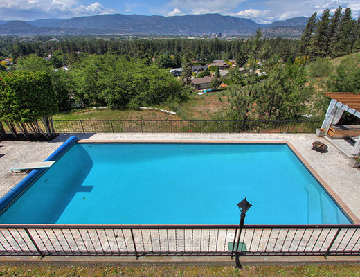 Okanagan Estate House - 5 Bdrm  w/Pool - Kelowna