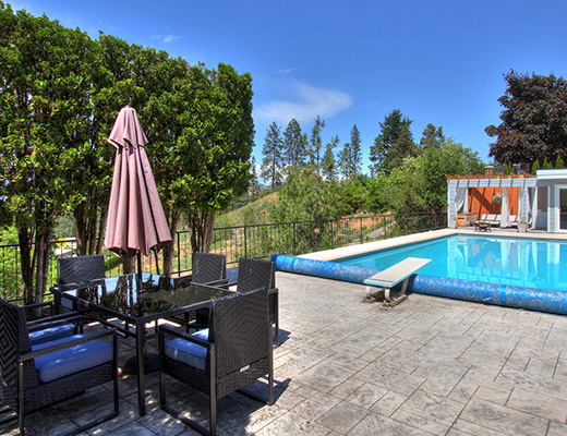 Okanagan Estate House - 5 Bdrm  w/Pool - Kelowna