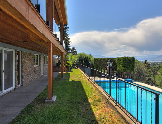 Okanagan Estate House - 5 Bdrm  w/Pool - Kelowna