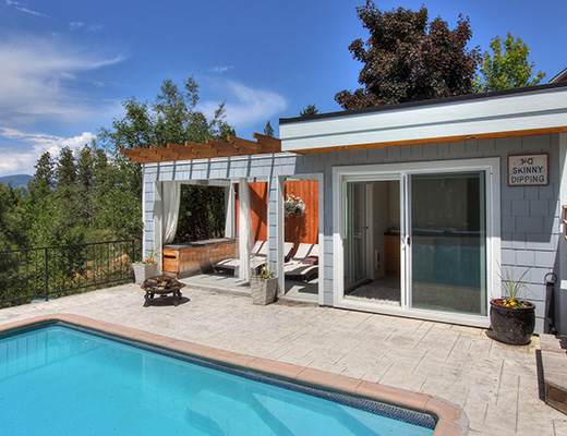 Okanagan Estate House - 5 Bdrm  w/Pool - Kelowna