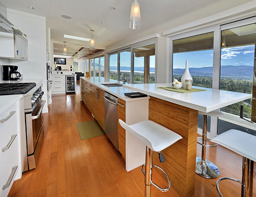 Okanagan Estate House - 5 Bdrm  w/Pool - Kelowna