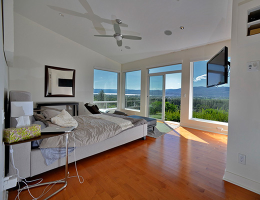 Okanagan Estate House - 5 Bdrm  w/Pool - Kelowna