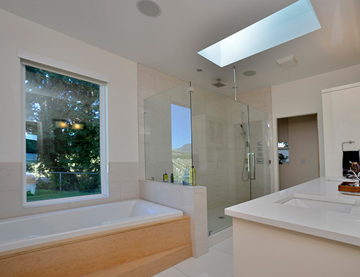 Okanagan Estate House - 5 Bdrm  w/Pool - Kelowna