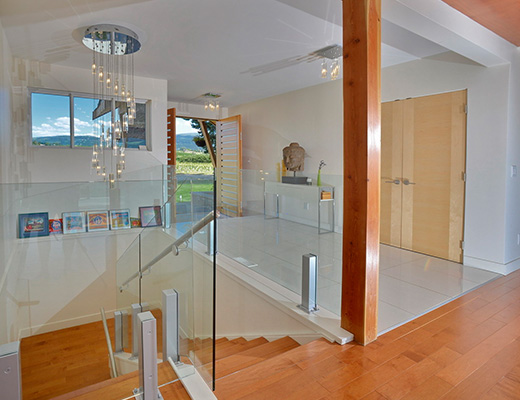 Okanagan Estate House - 5 Bdrm  w/Pool - Kelowna