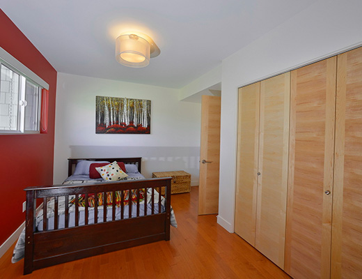Okanagan Estate House - 5 Bdrm  w/Pool - Kelowna