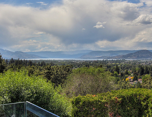 Okanagan Estate House - 5 Bdrm  w/Pool - Kelowna