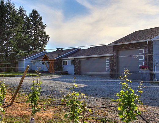 Okanagan Estate House - 5 Bdrm  w/Pool - Kelowna