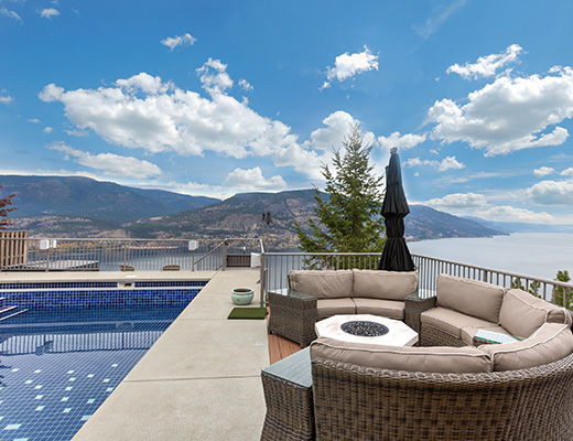 The View - 4 Bdrm w/ Pool HT- Kelowna