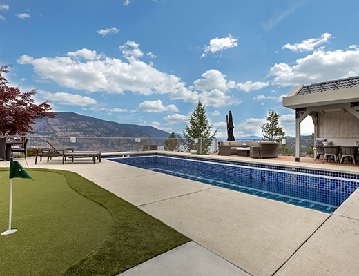 The View - 4 Bdrm w/ Pool HT- Kelowna