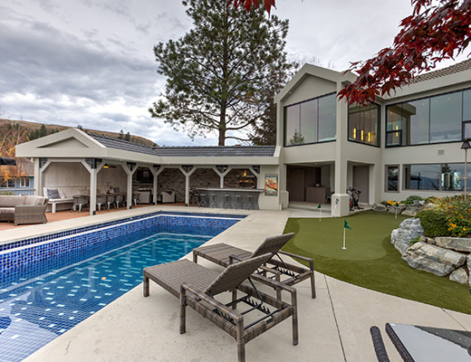 The View - 4 Bdrm w/ Pool HT- Kelowna