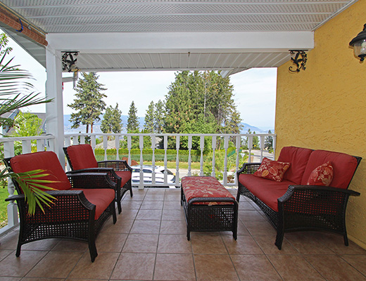 Orchard Estate - 4 Bdrm w/ Pool - Kelowna (CVH)