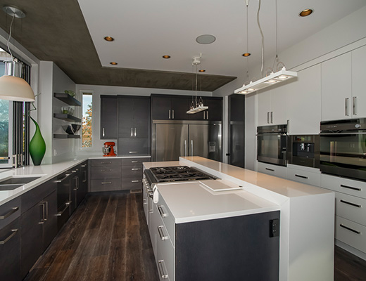 Infinities Edge II - 4 Bdrm HT w/ Pool - Kelowna (CVH)