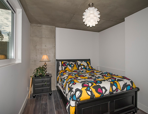 Infinities Edge II - 4 Bdrm HT w/ Pool - Kelowna (CVH)