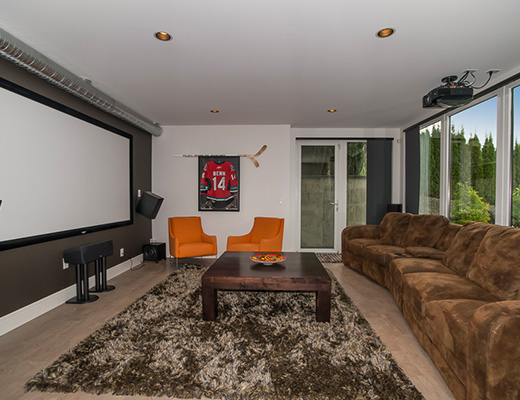 Infinities Edge II - 4 Bdrm HT w/ Pool - Kelowna (CVH)