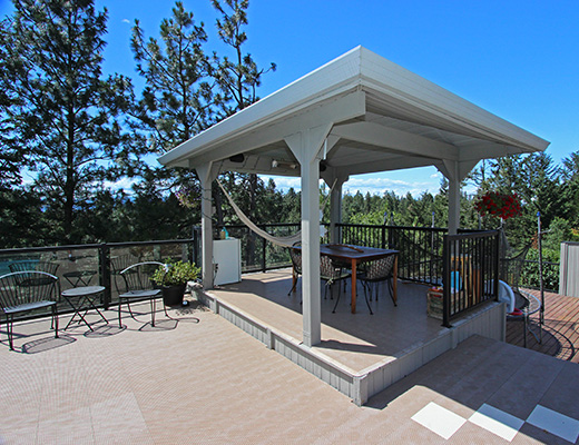 Gallaghers Pool Home - 3 Bdrm w/ Pool HT - Kelowna