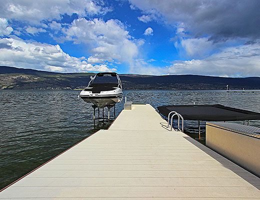 Lakeshore Luxury - 3 Bdrm HT - Summerland