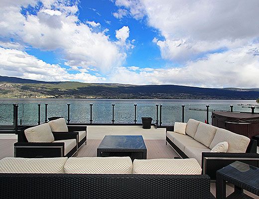 Lakeshore Luxury - 3 Bdrm HT - Summerland