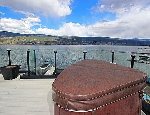 Lakeshore Luxury - 3 Bdrm HT - Summerland