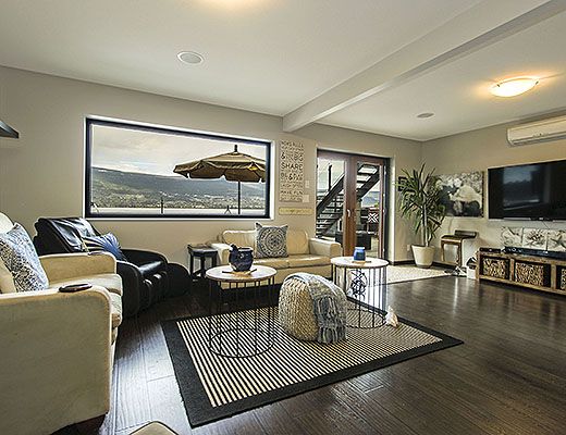 Lakeshore Luxury - 3 Bdrm HT - Summerland