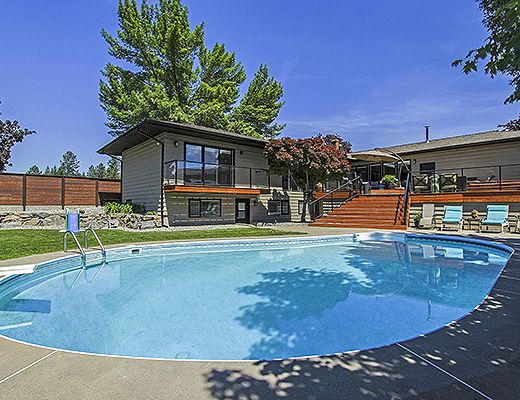 Kelowna Oasis - 4 Bdrm w/ Pool HT (Heated) - West Kelowna (CVH)