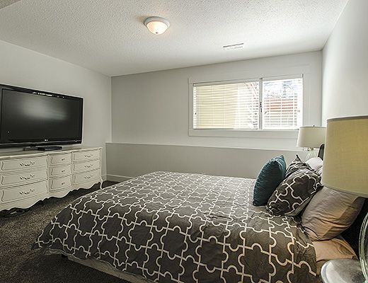 Kelowna Oasis - 4 Bdrm w/ Pool HT (Heated) - West Kelowna (CVH)