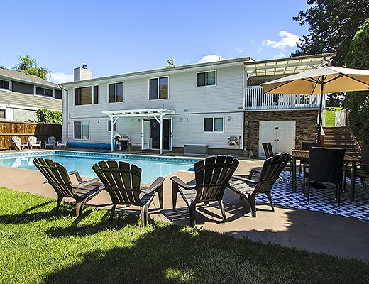 Tranquility Pool Home - 6 Bdrm w/ Pool - Kelowna (CVH)