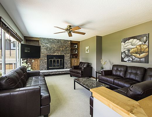 Tranquility Pool Home - 6 Bdrm w/ Pool - Kelowna (CVH)