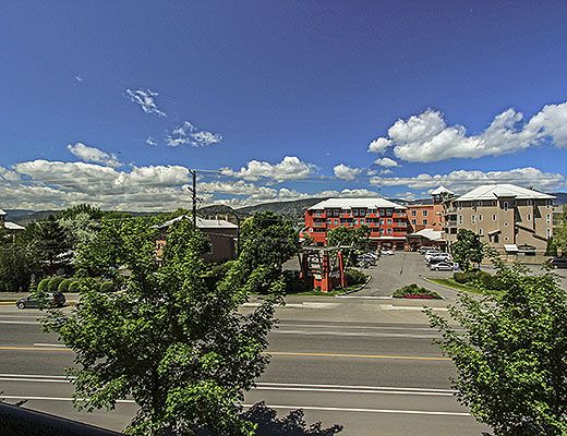 Playa del Sol  - 1 Bdrm + Den Lakeside and Pool Level - Kelowna (CVH)